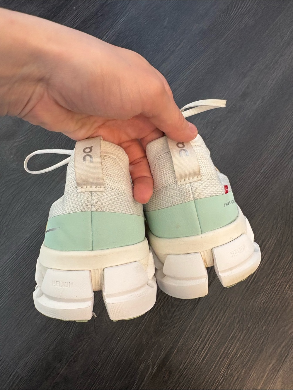 On Running Cloud Running Shoe in White with Mint Accents women’s 10.5 - Picture 10 of 15